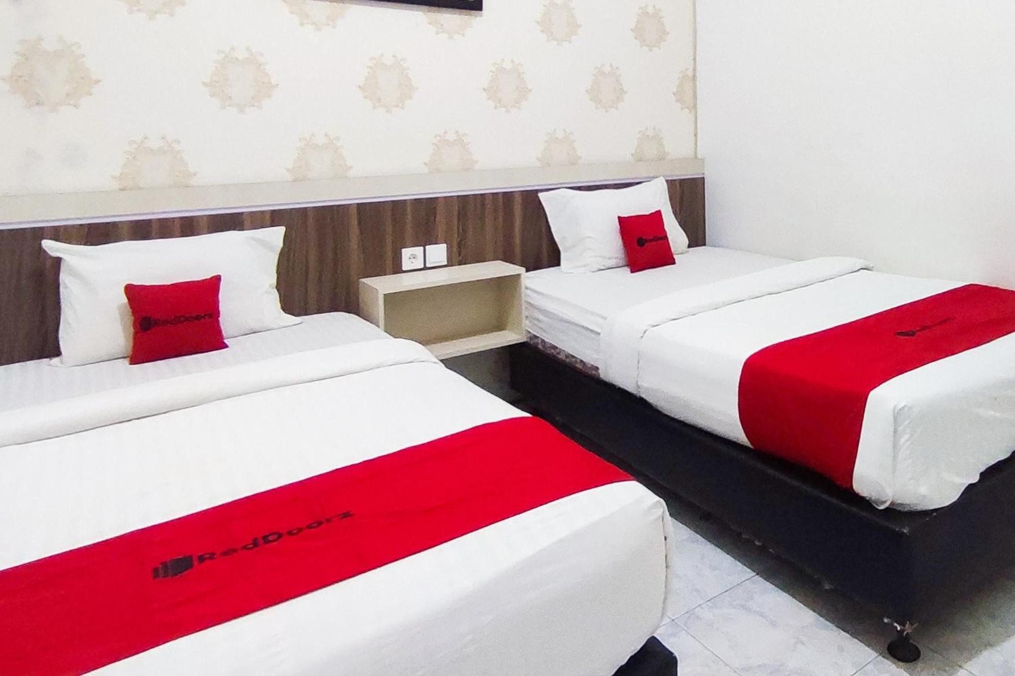 Reddoorz Syariah At Penginapan Eby Padang Ngoại thất bức ảnh