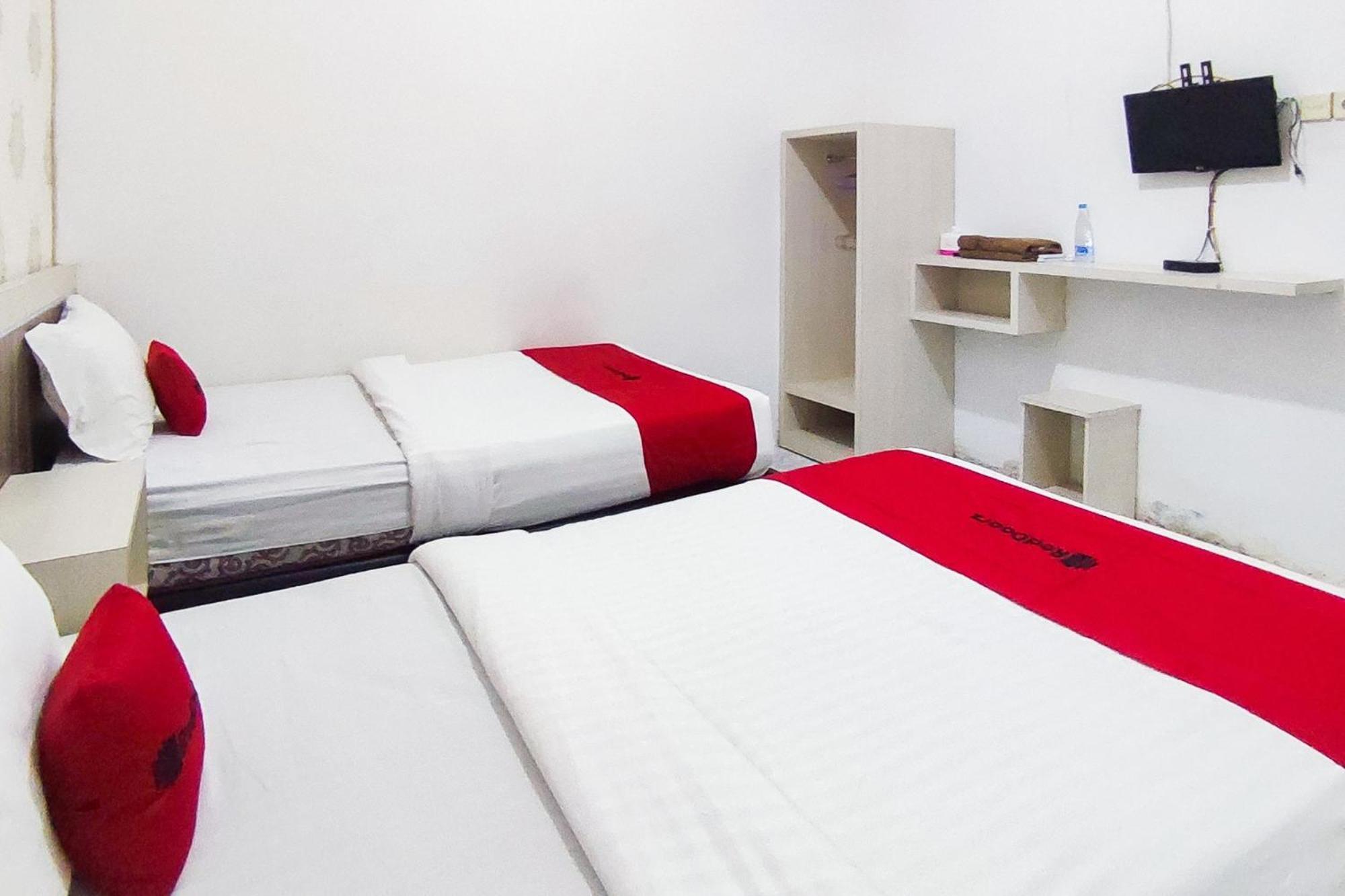 Reddoorz Syariah At Penginapan Eby Padang Ngoại thất bức ảnh