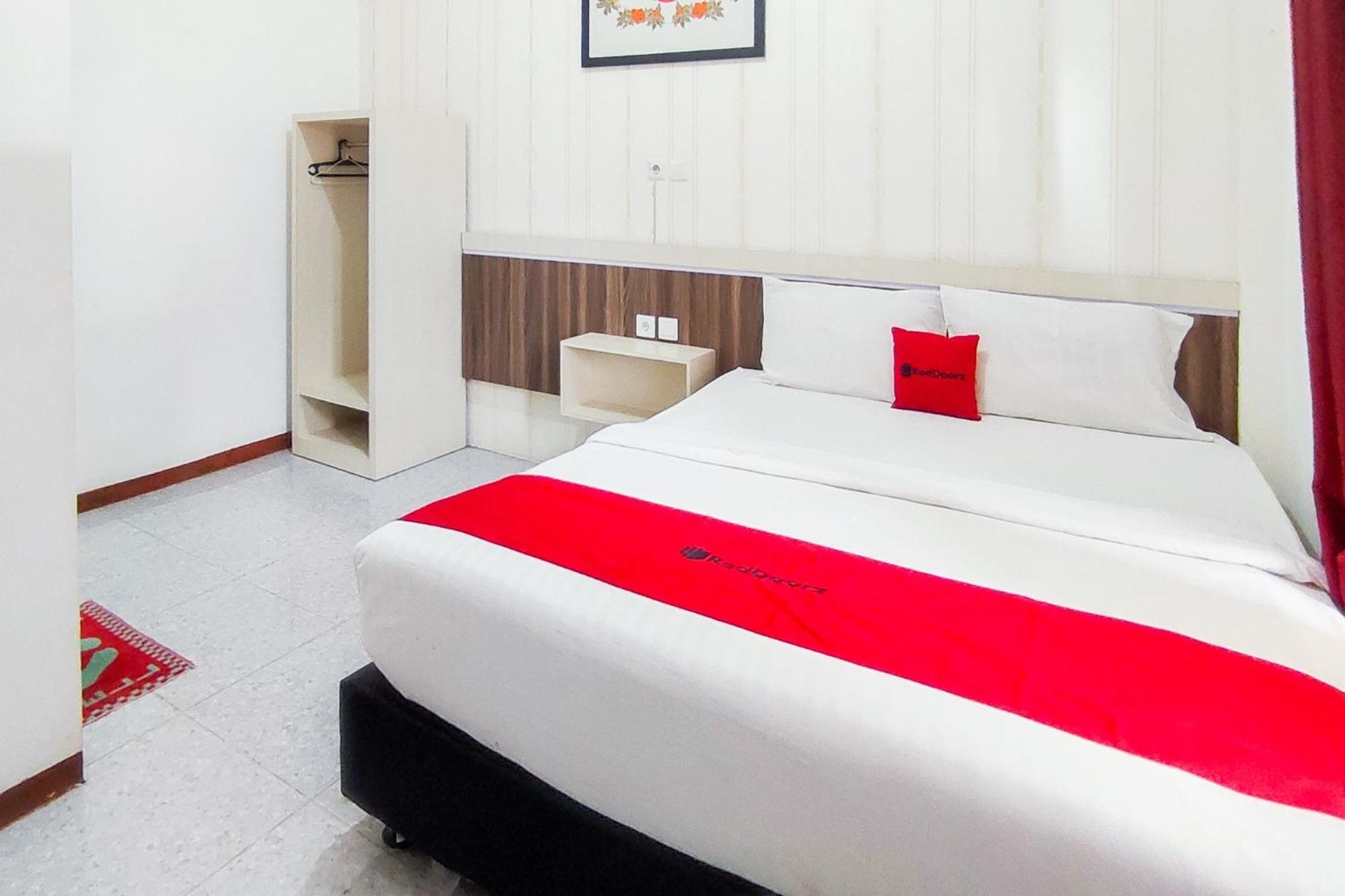 Reddoorz Syariah At Penginapan Eby Padang Ngoại thất bức ảnh