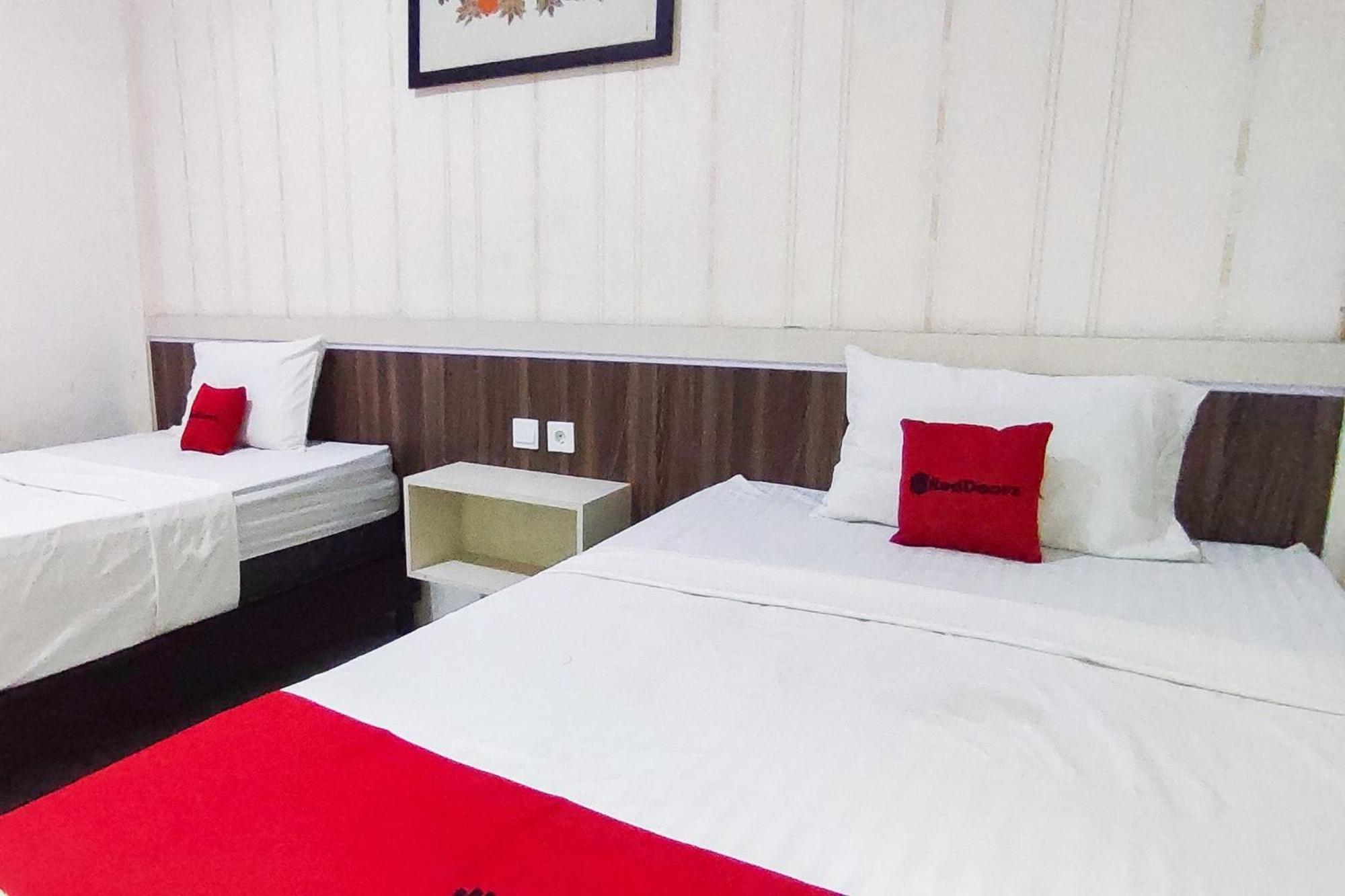 Reddoorz Syariah At Penginapan Eby Padang Ngoại thất bức ảnh