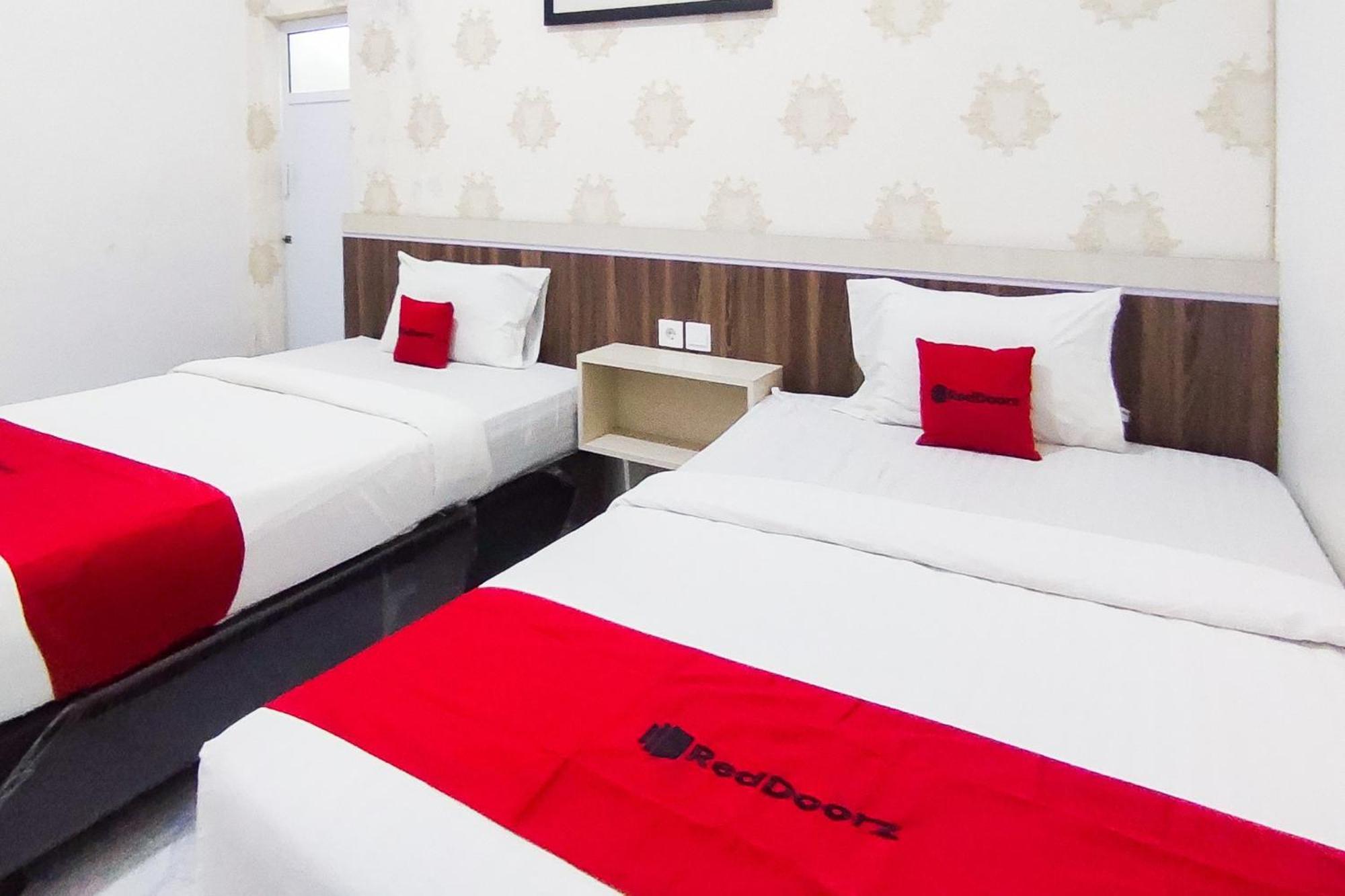 Reddoorz Syariah At Penginapan Eby Padang Ngoại thất bức ảnh