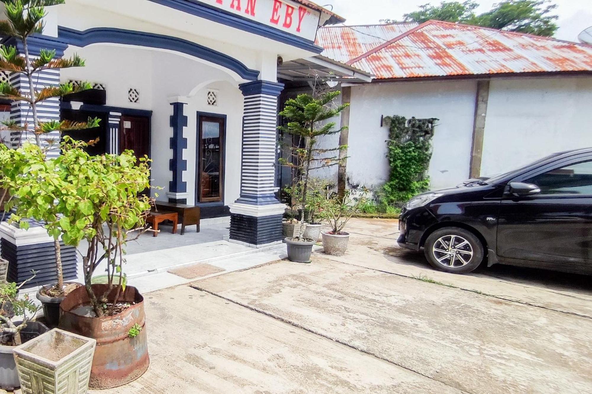 Reddoorz Syariah At Penginapan Eby Padang Ngoại thất bức ảnh
