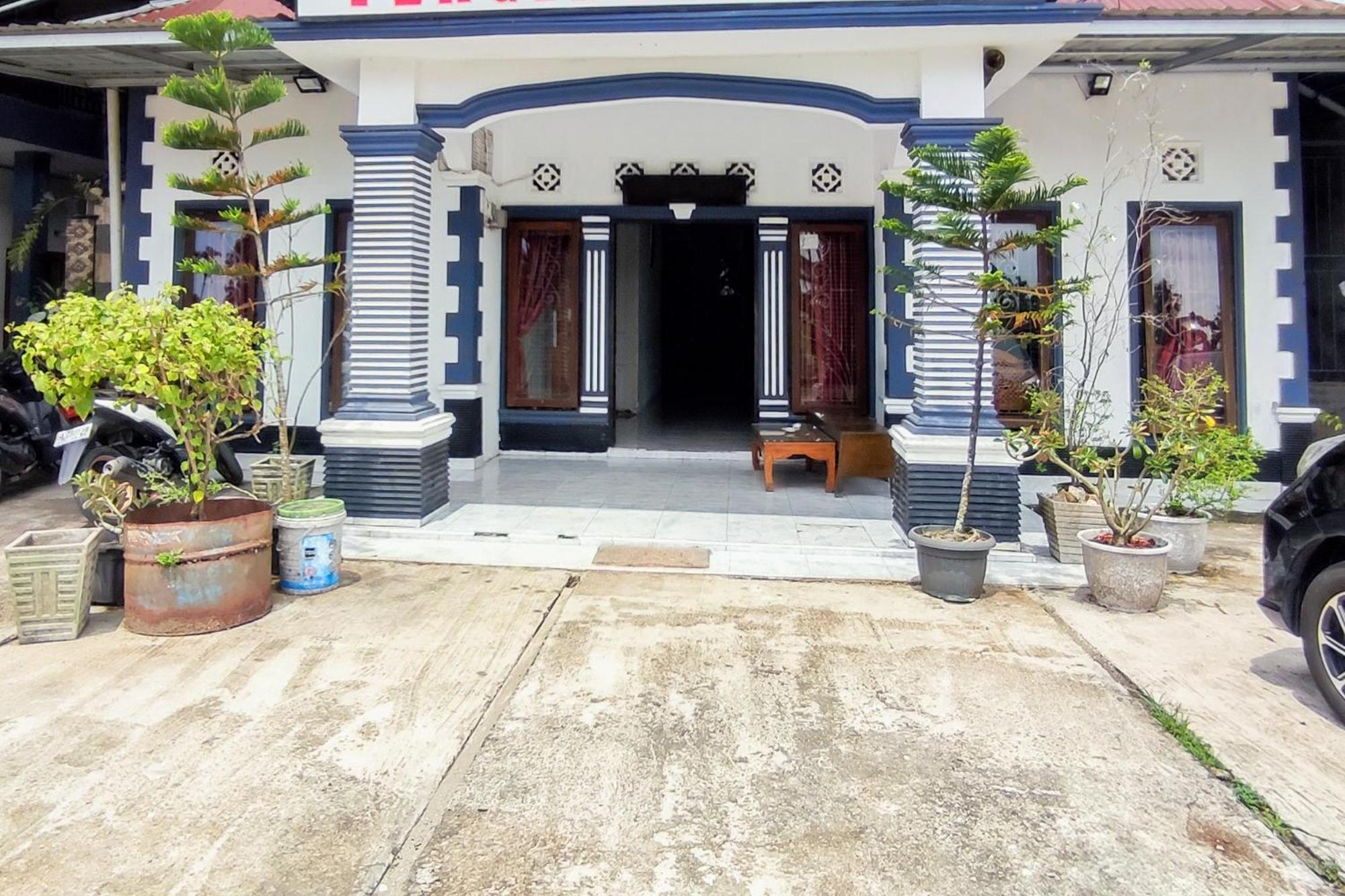 Reddoorz Syariah At Penginapan Eby Padang Ngoại thất bức ảnh