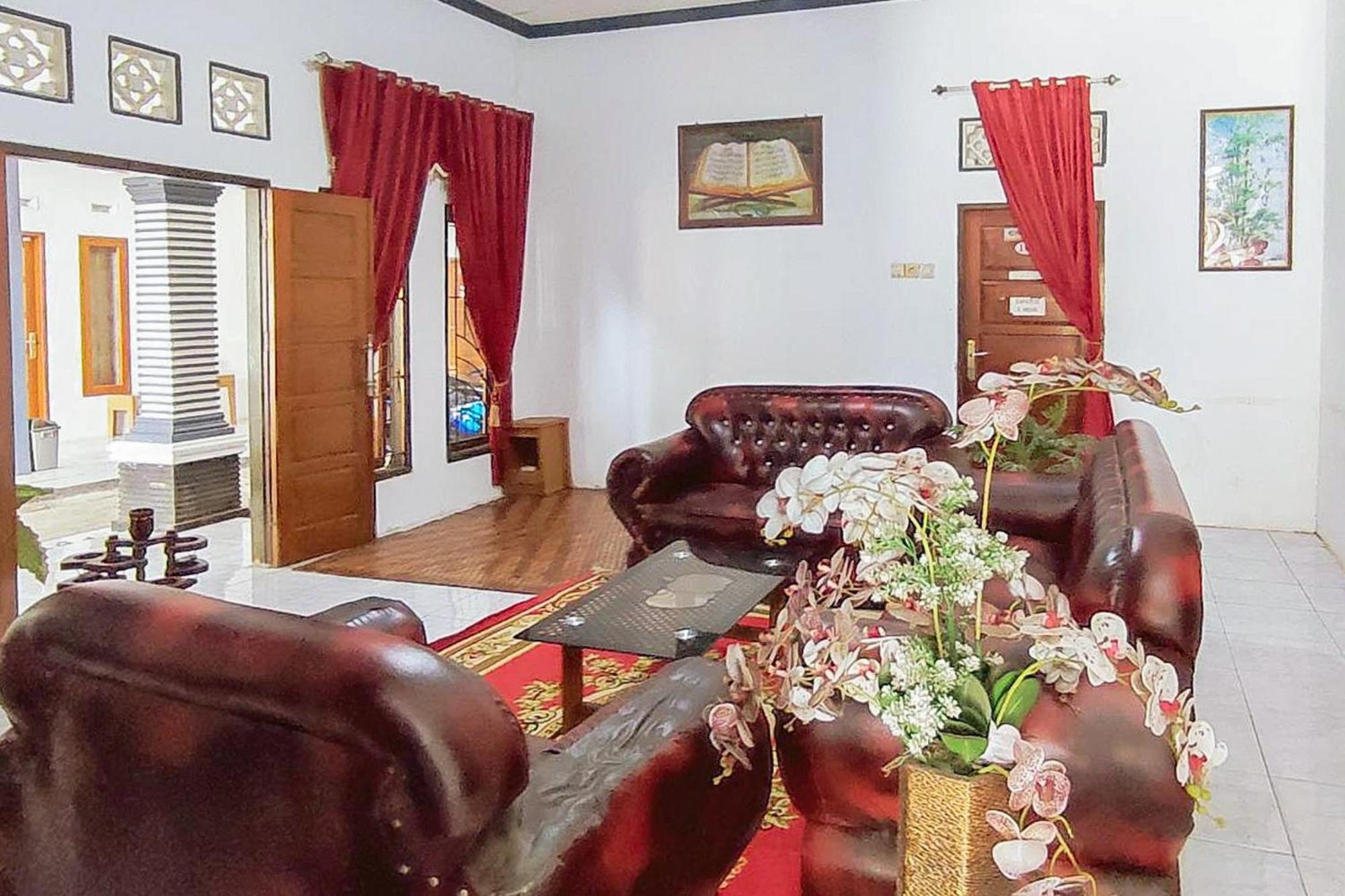 Reddoorz Syariah At Penginapan Eby Padang Ngoại thất bức ảnh