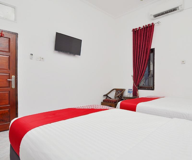 Reddoorz Syariah At Penginapan Eby Padang Ngoại thất bức ảnh