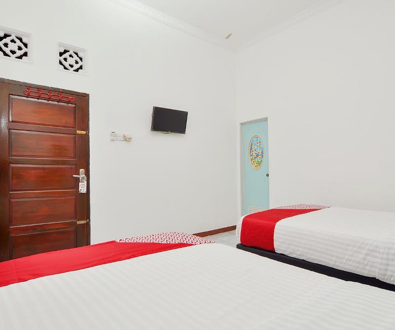 Reddoorz Syariah At Penginapan Eby Padang Ngoại thất bức ảnh