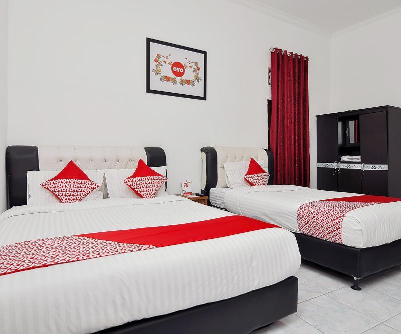 Reddoorz Syariah At Penginapan Eby Padang Ngoại thất bức ảnh